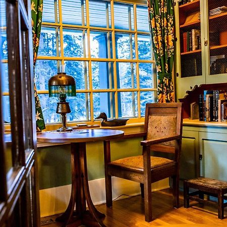 Bed and Breakfast The Craftsman House Bragg Creek Экстерьер фото