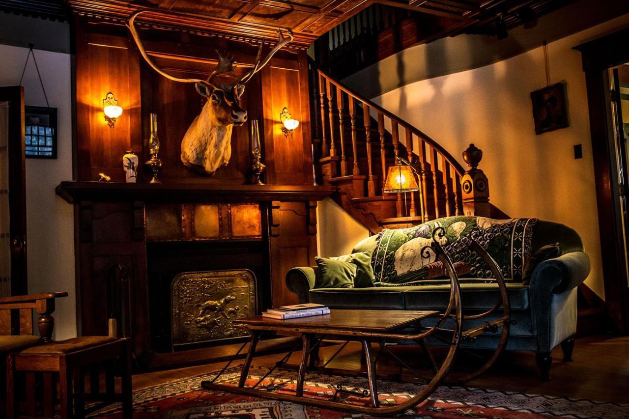 Bed and Breakfast The Craftsman House Bragg Creek Экстерьер фото