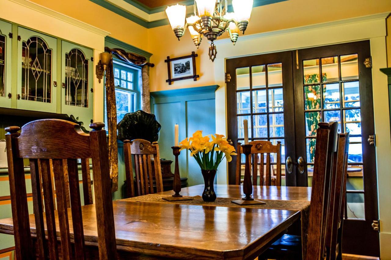 Bed and Breakfast The Craftsman House Bragg Creek Экстерьер фото