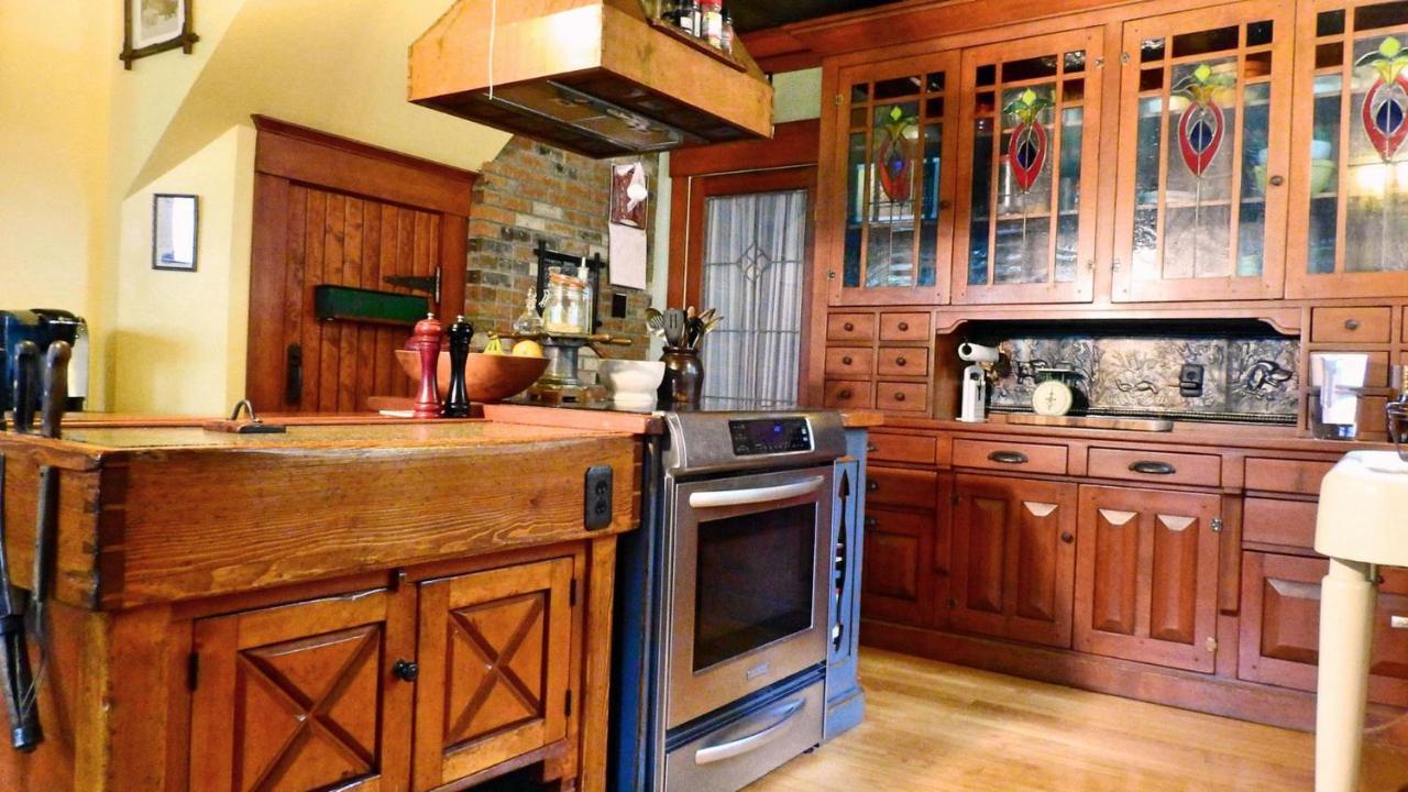 Bed and Breakfast The Craftsman House Bragg Creek Экстерьер фото