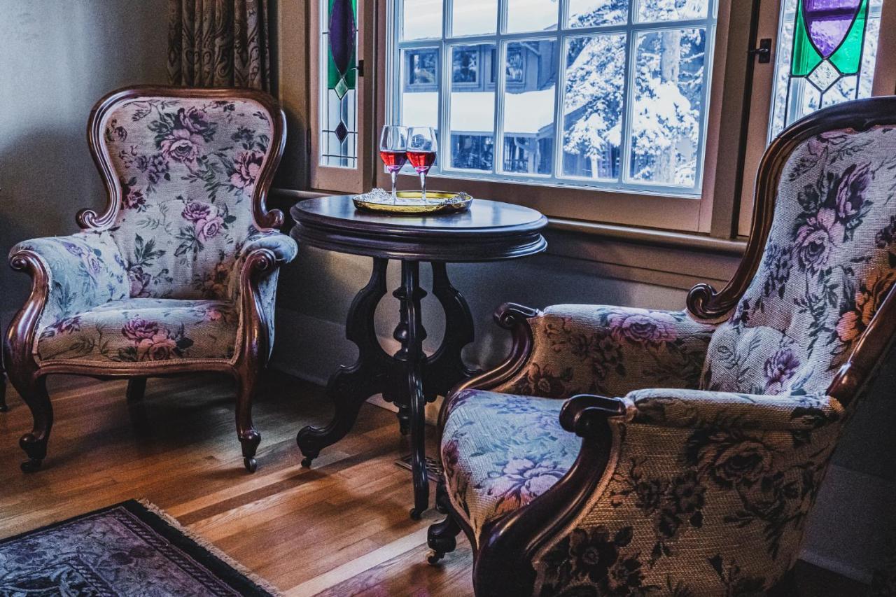Bed and Breakfast The Craftsman House Bragg Creek Экстерьер фото