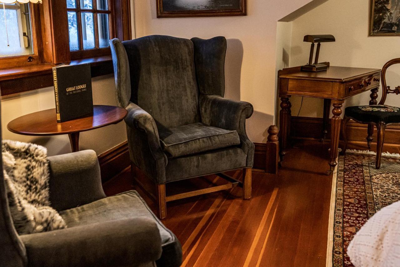 Bed and Breakfast The Craftsman House Bragg Creek Экстерьер фото