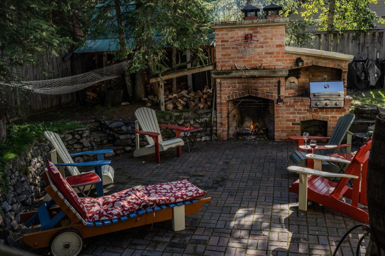 Bed and Breakfast The Craftsman House Bragg Creek Экстерьер фото
