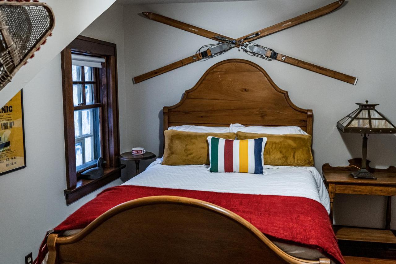 Bed and Breakfast The Craftsman House Bragg Creek Экстерьер фото